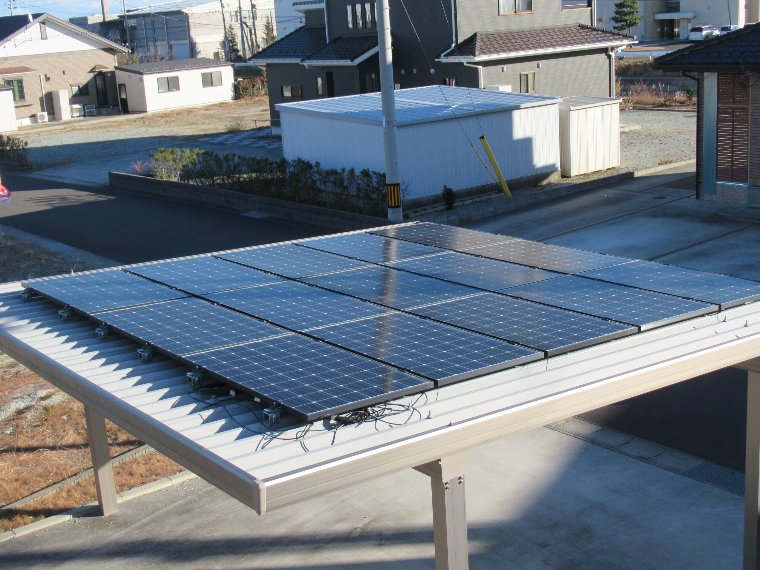 太陽光発電機付きカーポート